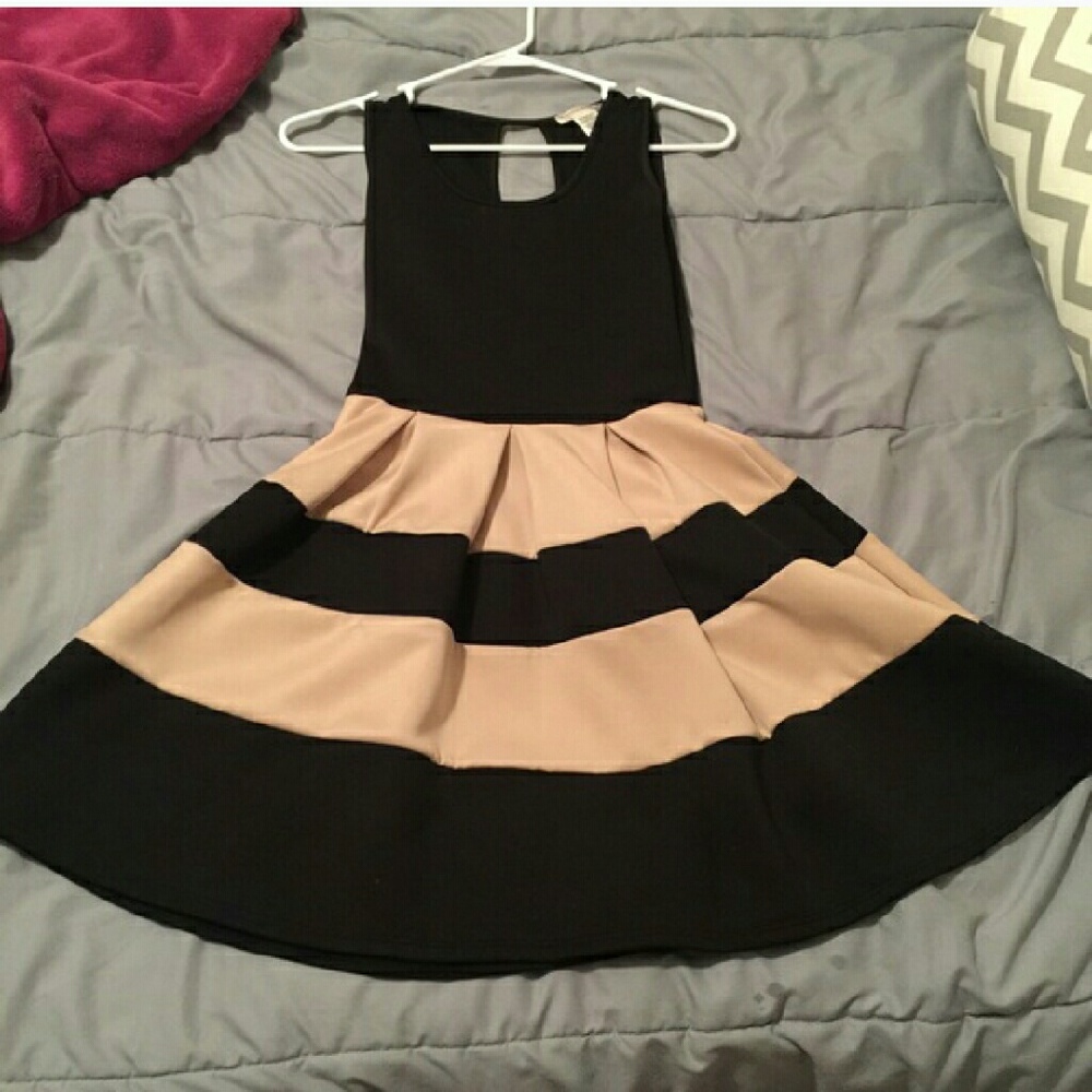 GORGEOUS CLASSY / SEXY  DRESS! 😘 🎀